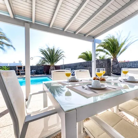 Nyaraló Blue Waves House - Heated Pool, Bbq And Bicycles By Lanzarote