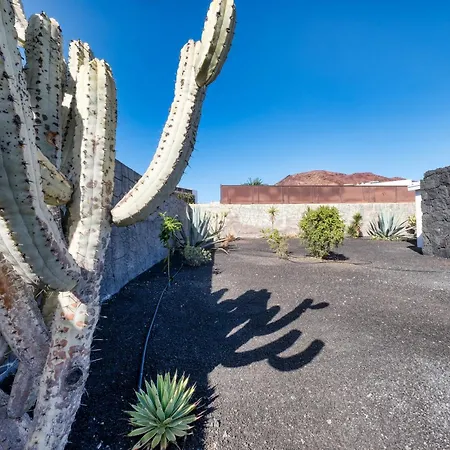Nyaraló Blue Waves House - Heated Pool, Bbq And Bicycles By Lanzarote