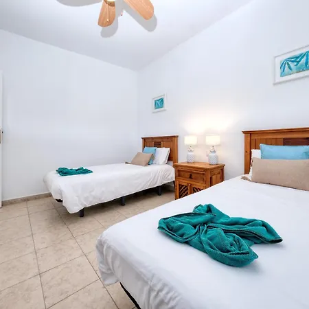 Casa de Férias Blue Waves House - Heated Pool, Bbq And Bicycles By Lanzarote *