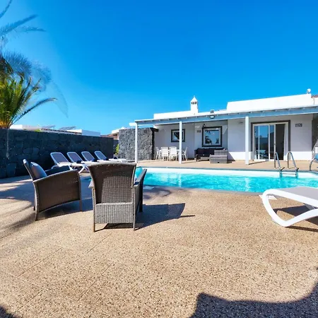 Blue Waves House - Heated Pool *