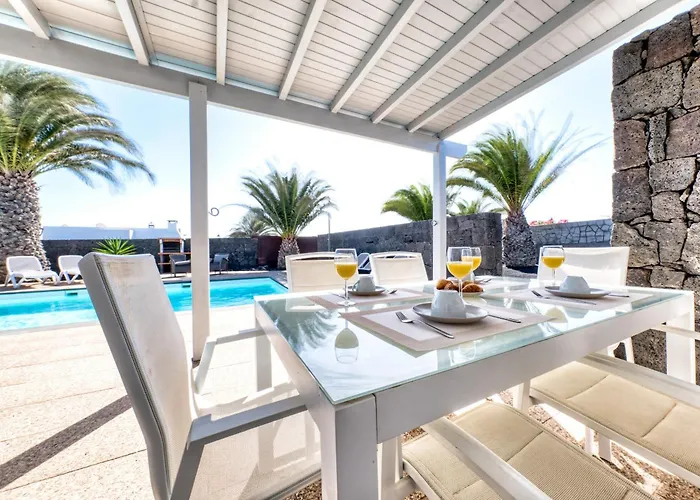 펜션 Blue Waves House - Heated Pool, Bbq And Bicycles By Lanzarote