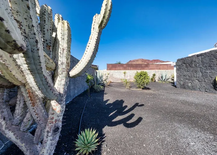 Holiday home Blue Waves House - Heated Pool, Bbq And Bicycles By Lanzarote