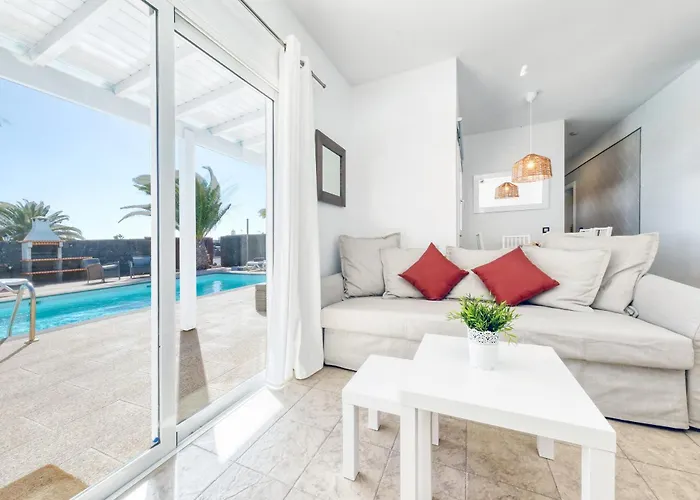 펜션 Blue Waves House - Heated Pool, Bbq And Bicycles By Lanzarote *