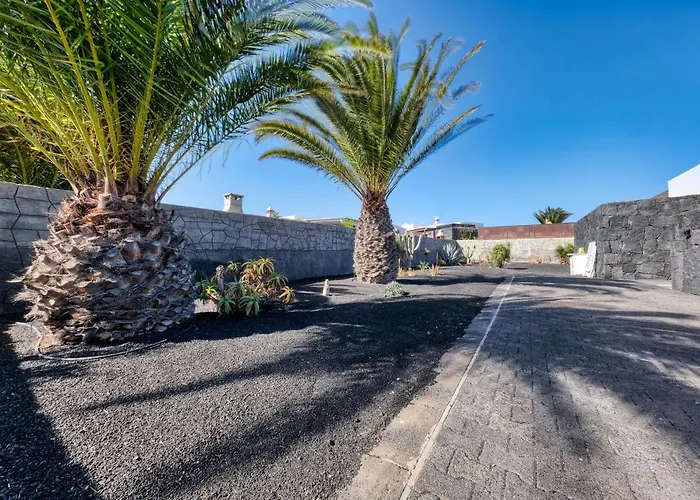 Blue Waves House - Heated Pool, Bbq And Bicycles By Lanzarote *