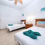 Дом отдыха Blue Waves House - Heated Pool, Bbq And Bicycles By Lanzarote *