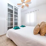 Дом отдыха Blue Waves House - Heated Pool, Bbq And Bicycles By Lanzarote *