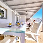 Дом отдыха Blue Waves House - Heated Pool, Bbq And Bicycles By Lanzarote Коста Бланка