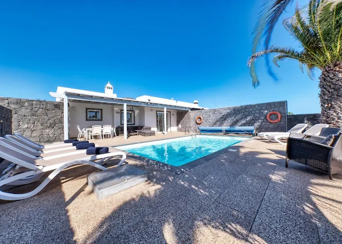 Blue Waves House - Heated Pool, Bbq And Bicycles By Lanzarote