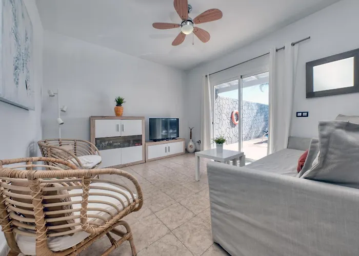 Blue Waves House - Heated Pool, Bbq And Bicycles By Lanzarote